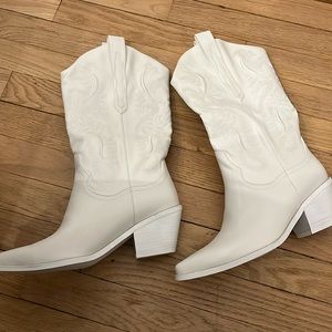 White size 8 cowboy boots. Brand new size 8